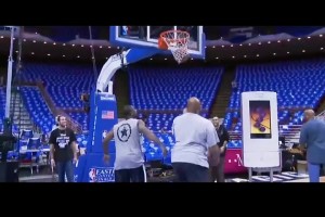 多少老球迷还记得这一幕的？季后赛赛前热身 韦德1v1巴克利