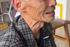 湖人惨败雷霆，闽南老大爷无奈苦笑：湖人伪强队，打得太难看😂